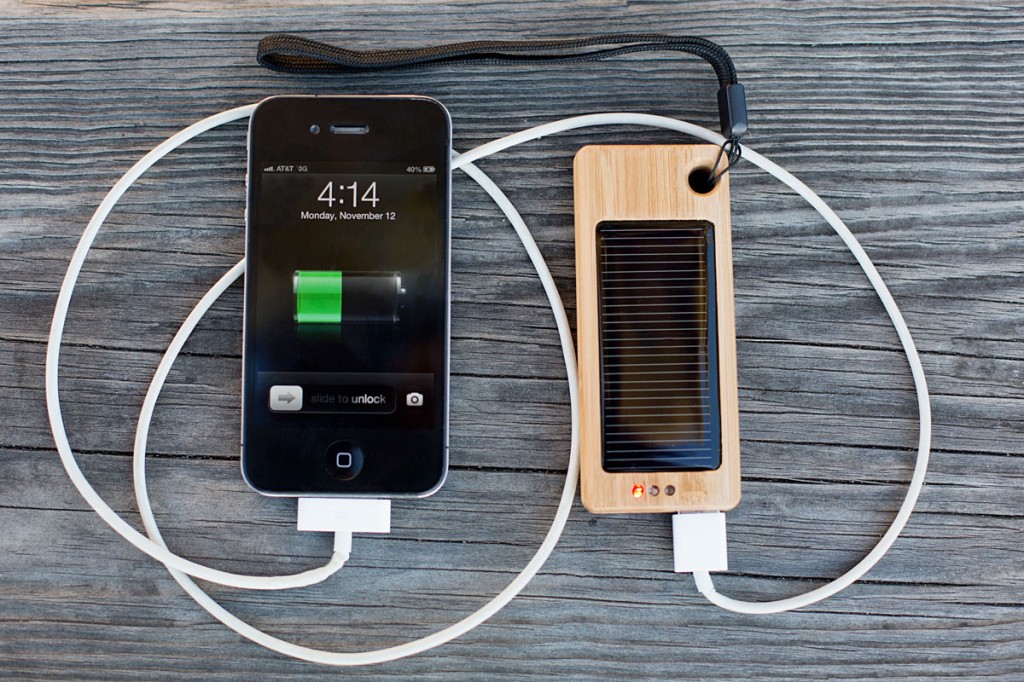 Ladda telefonen med solenergi